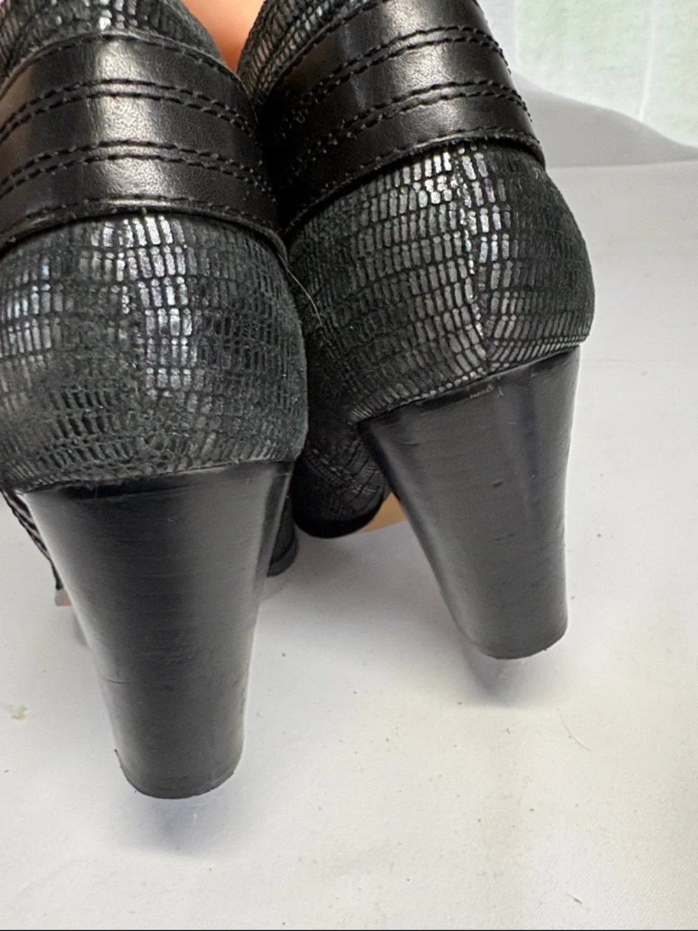 Donald J. Pliner Black Metallic Textured Leather heeled Ankle Booties 7